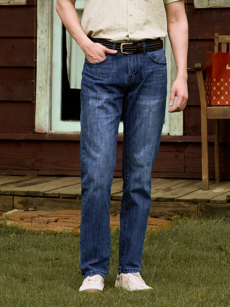 Quần Jean Thêu Pattern Ngựa Túi Sau Form Regular QJ123