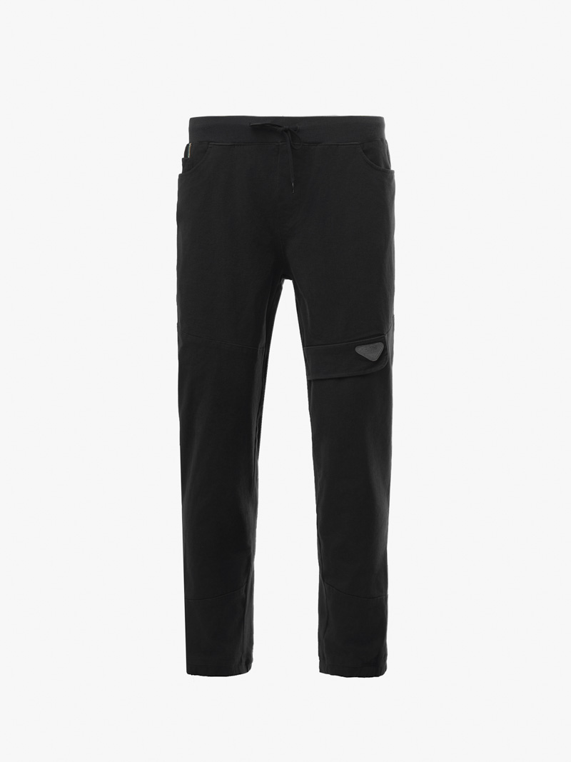 Quần Jogger Kaki Lưng Thun Gắn Tag Da Tam Giác Form Regular JO016 Màu Đen